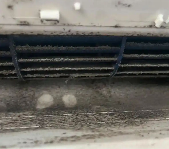 阿勒泰空调吹的风有股烧焦味是怎么回事